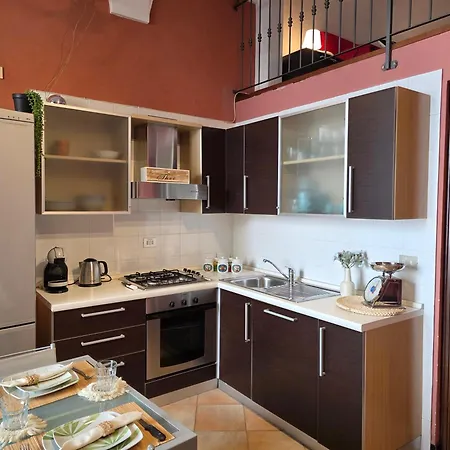 Old Town, Loft With Square View Тойрано