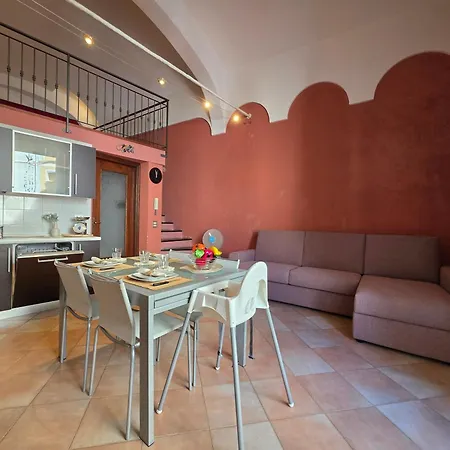 Old Town, Loft With Square View * Тойрано