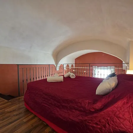 Apartman Old Town, Loft With Square View *