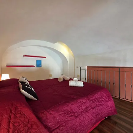 Old Town, Loft With Square View Апартаменты