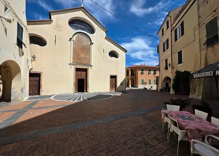 Old Town, Loft With Square View