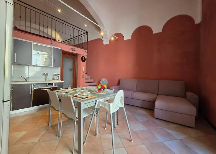 Old Town, Loft With Square View * Toirano