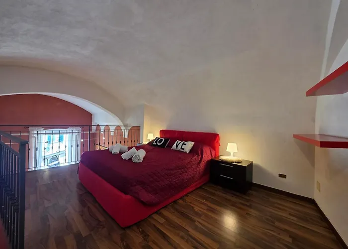 Old Town, Loft With Square View Toirano